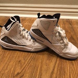 Like new Nike Air Jordan FLIGHT shoes size 6.5Y
